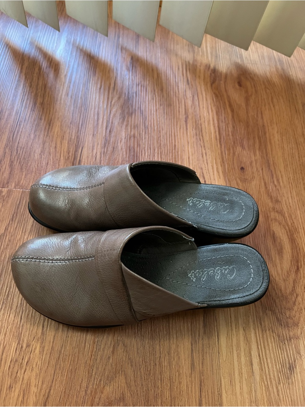Cabela's Women's Leather Mule Clogs Slip On light Brown